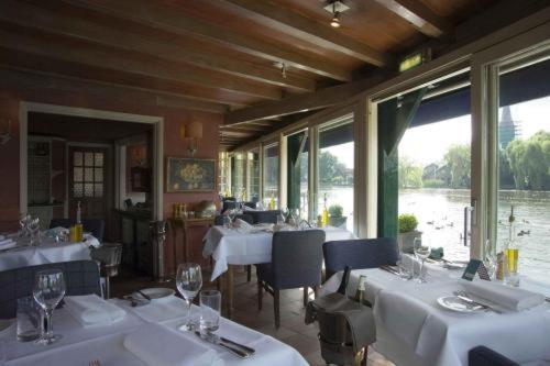 Hotel Restaurant 'T Jagershuis Аудеркерк-ан-де-Амстел Ресторан фото
